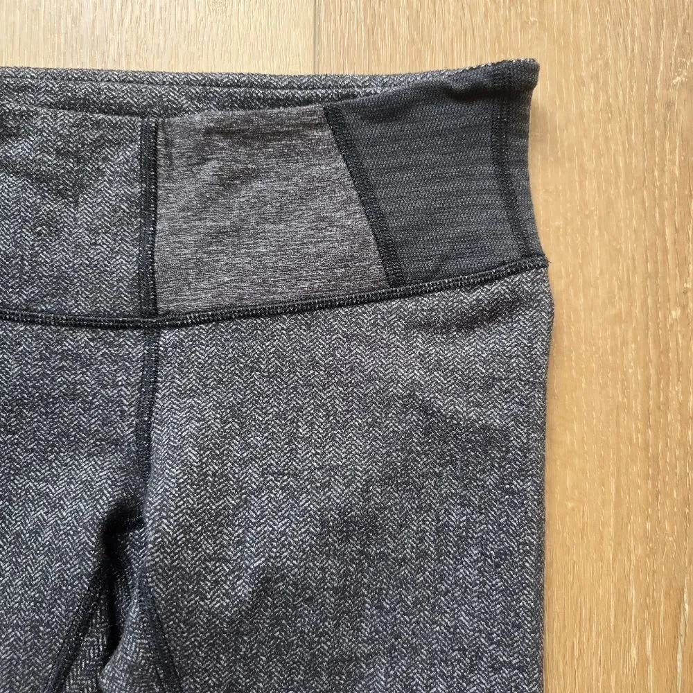 Wunder Under Crop III Heathered Herringbone Size 4